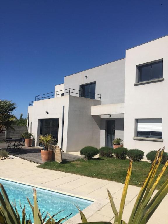 Maison Moderne Avec Piscine Chauffee Dans La Baie Du Mont St Michel 200M2 Yquelon Esterno foto